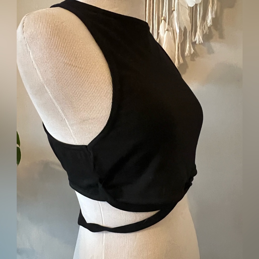 Cross Cross Crop 🖤